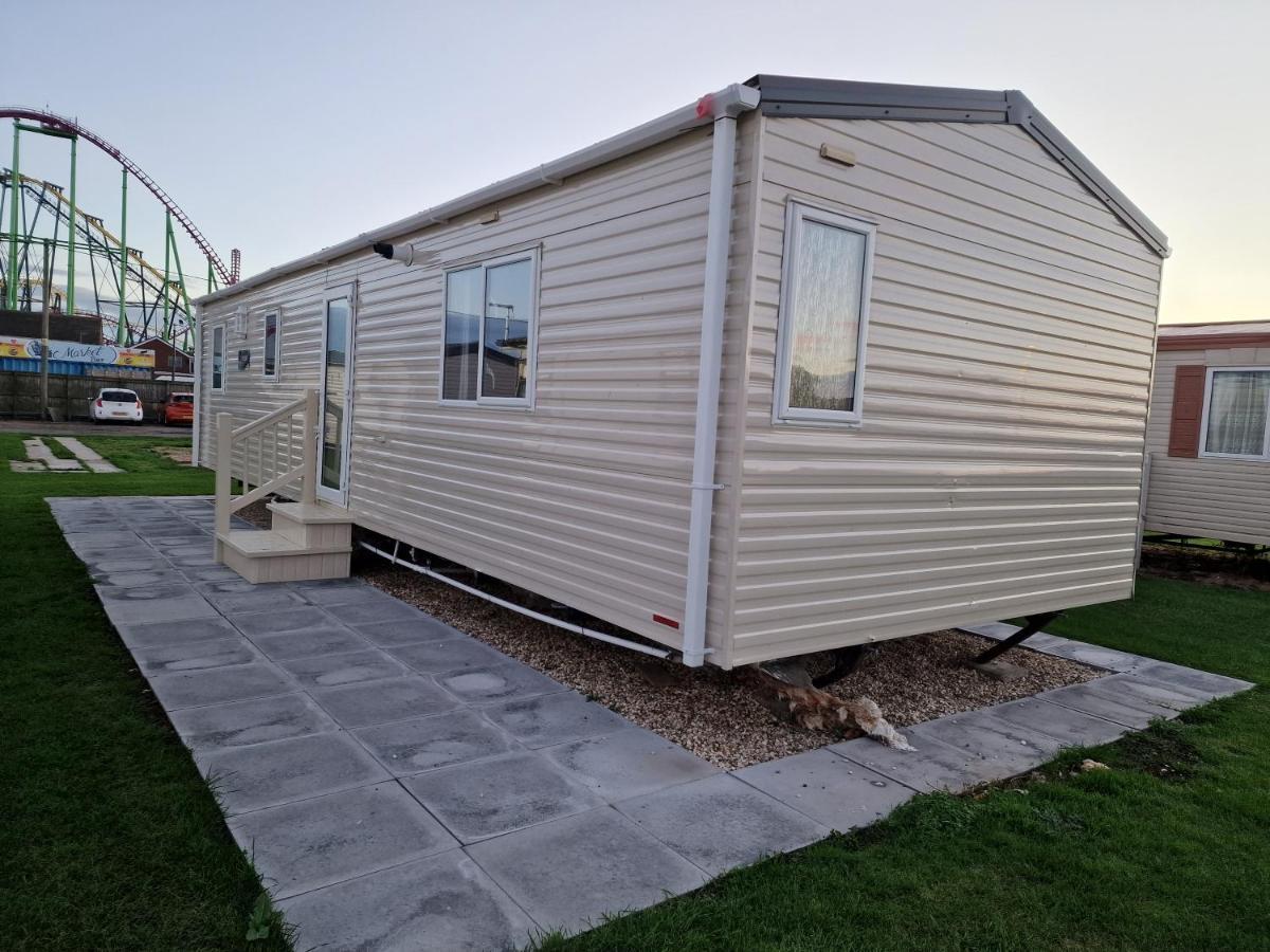 B17 Sunnymede Caravan Park, Fantasy Island,